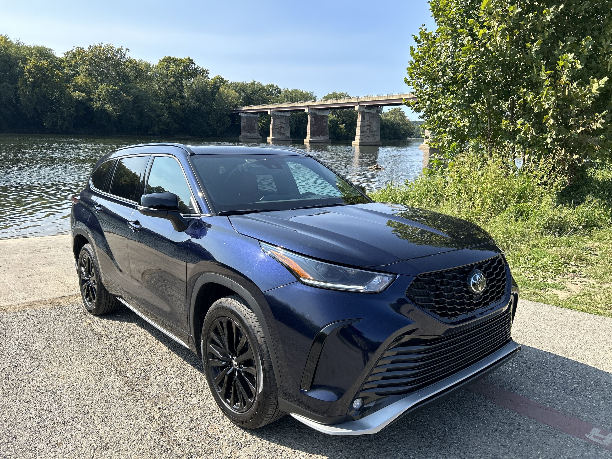 Toyota Highlander XSE AWD: Spacious, Stylish, and Tech-Forward